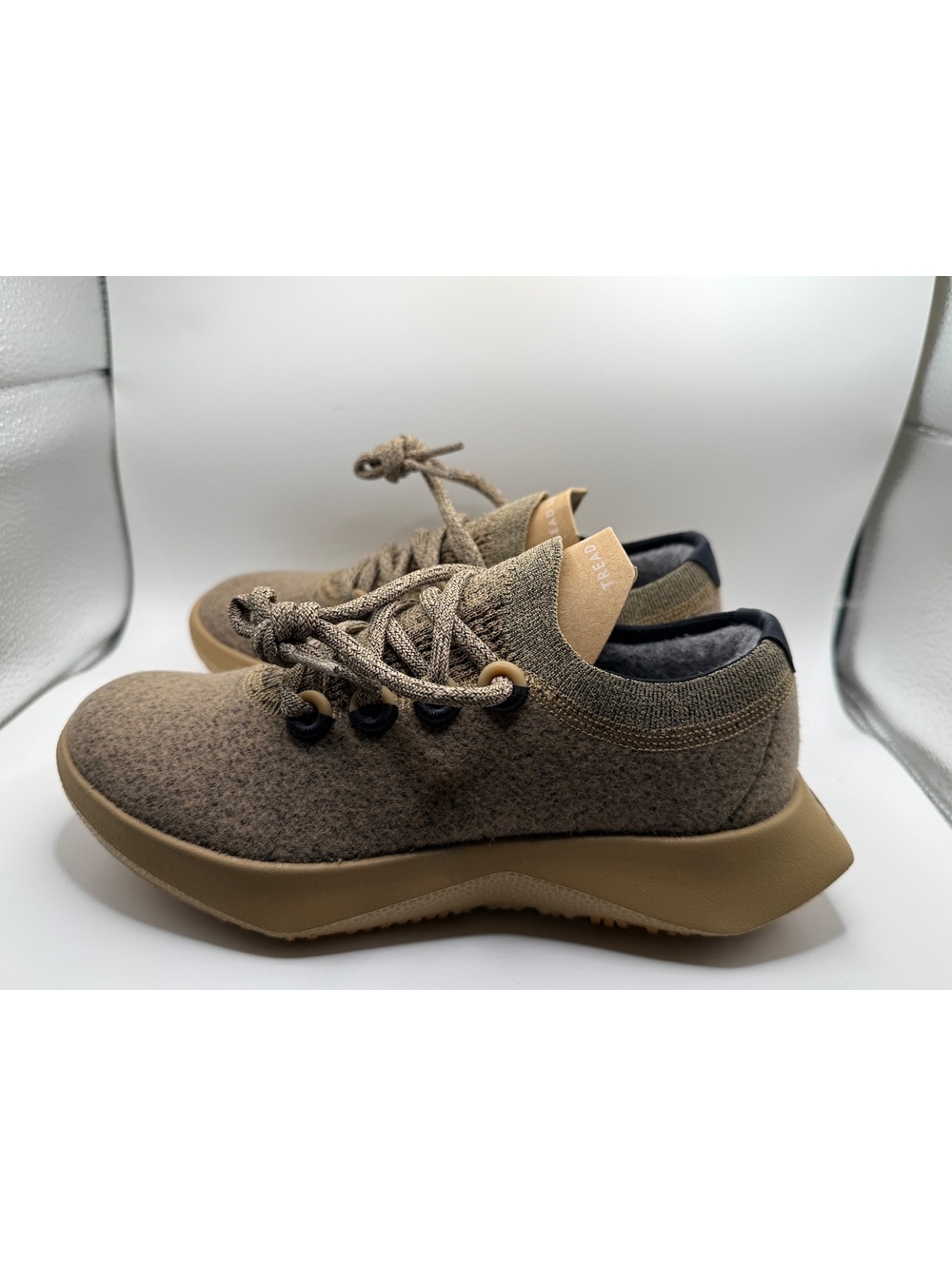 Allbirds Women’s 6 Wool Dasher 2 Mizzle in Hazy Beige/ Rugged Khaki